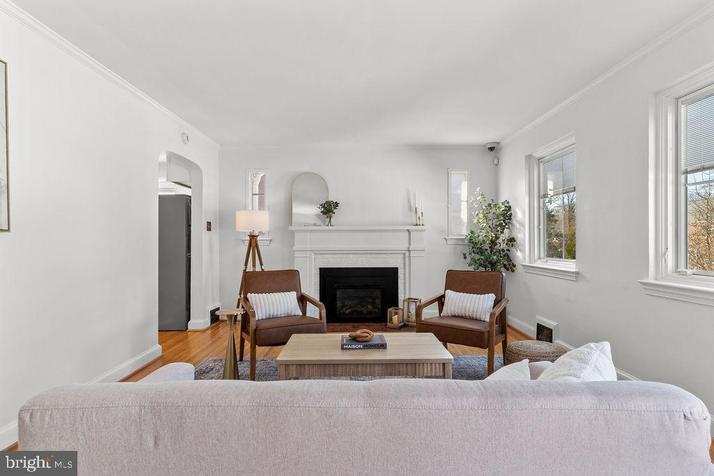 5118 25TH RD N, ARLINGTON, Virginia 22207, 3 Bedrooms Bedrooms, ,2 BathroomsBathrooms,Residential,For sale,5118 25TH RD N,VAAR2067804 MLS # VAAR2067804