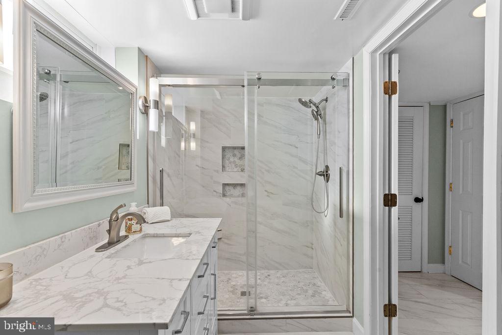 5118 25TH RD N, ARLINGTON, Virginia 22207, 3 Bedrooms Bedrooms, ,2 BathroomsBathrooms,Residential,For sale,5118 25TH RD N,VAAR2067804 MLS # VAAR2067804