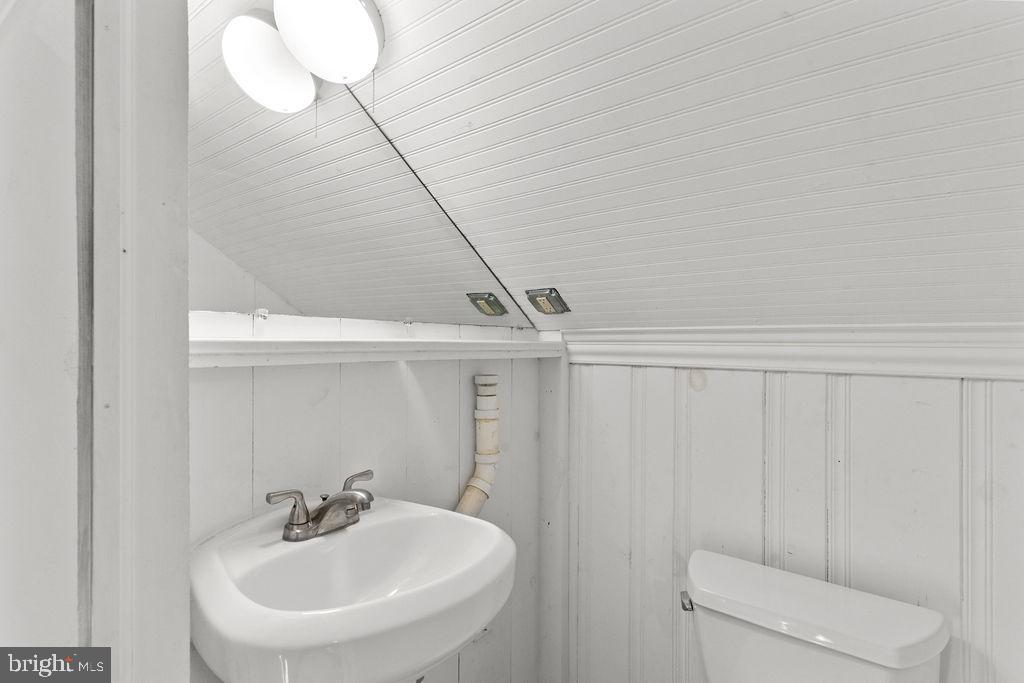 5118 25TH RD N, ARLINGTON, Virginia 22207, 3 Bedrooms Bedrooms, ,2 BathroomsBathrooms,Residential,For sale,5118 25TH RD N,VAAR2067804 MLS # VAAR2067804