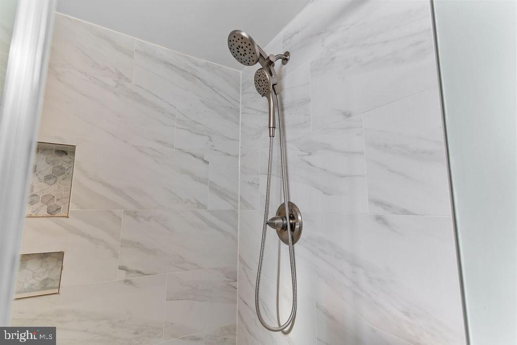 5118 25TH RD N, ARLINGTON, Virginia 22207, 3 Bedrooms Bedrooms, ,2 BathroomsBathrooms,Residential,For sale,5118 25TH RD N,VAAR2067804 MLS # VAAR2067804