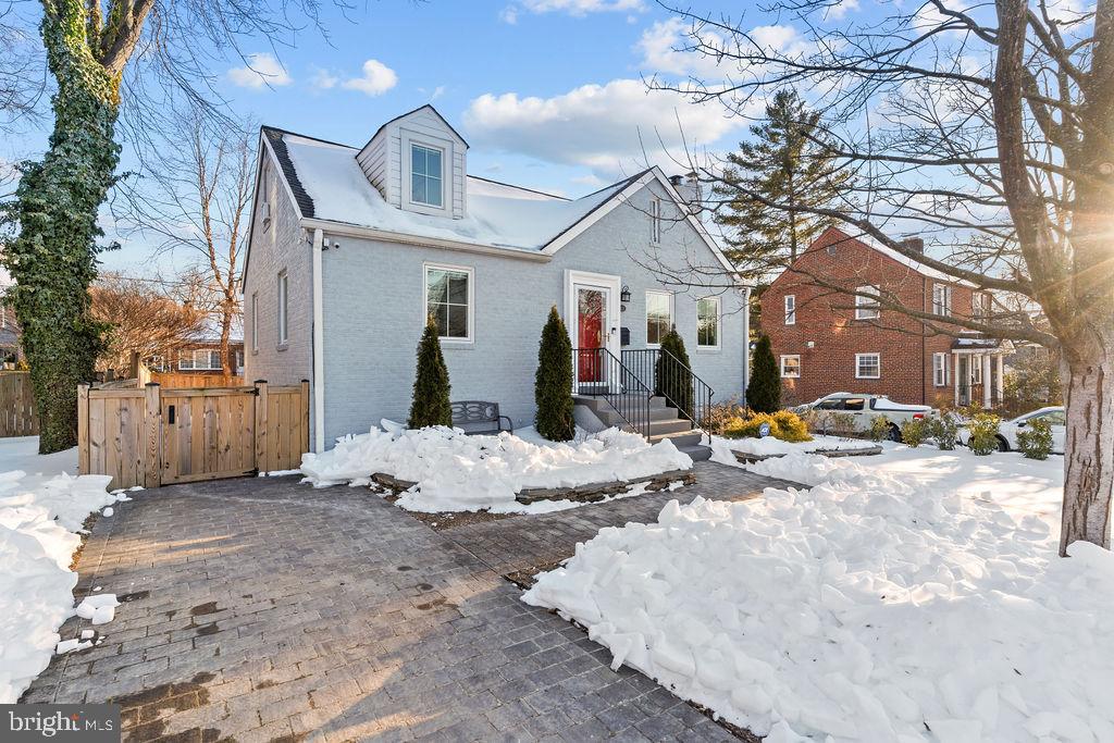 5118 25TH RD N, ARLINGTON, Virginia 22207, 3 Bedrooms Bedrooms, ,2 BathroomsBathrooms,Residential,For sale,5118 25TH RD N,VAAR2067804 MLS # VAAR2067804