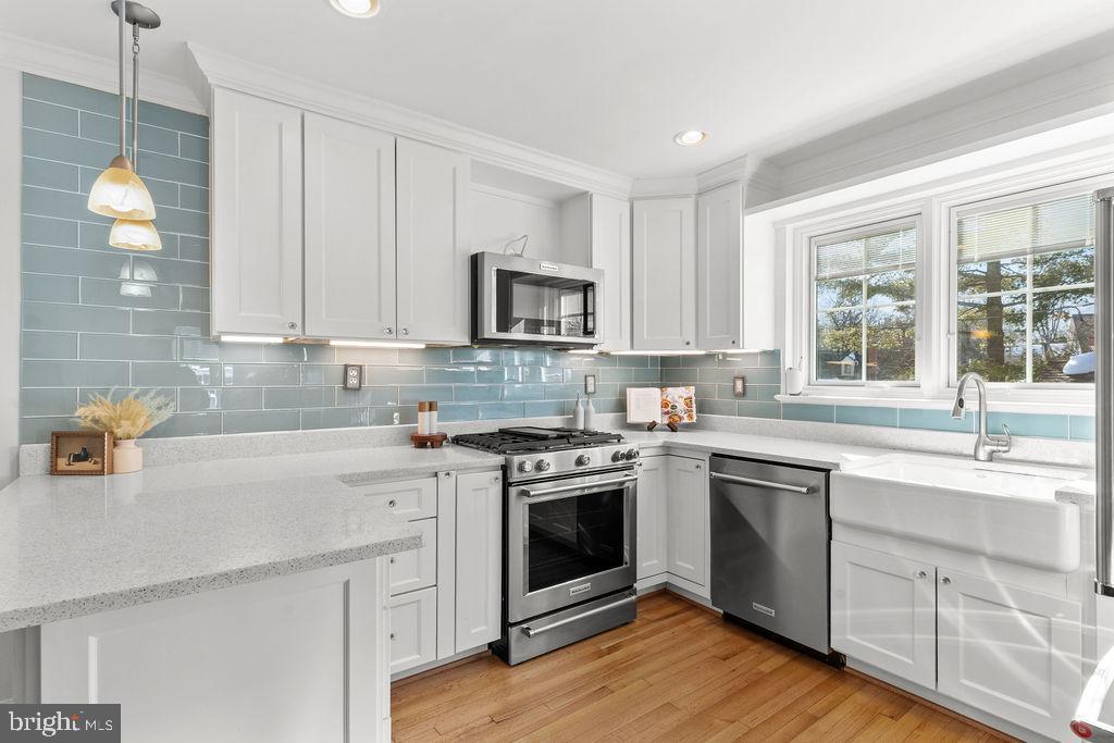 5118 25TH RD N, ARLINGTON, Virginia 22207, 3 Bedrooms Bedrooms, ,2 BathroomsBathrooms,Residential,For sale,5118 25TH RD N,VAAR2067804 MLS # VAAR2067804