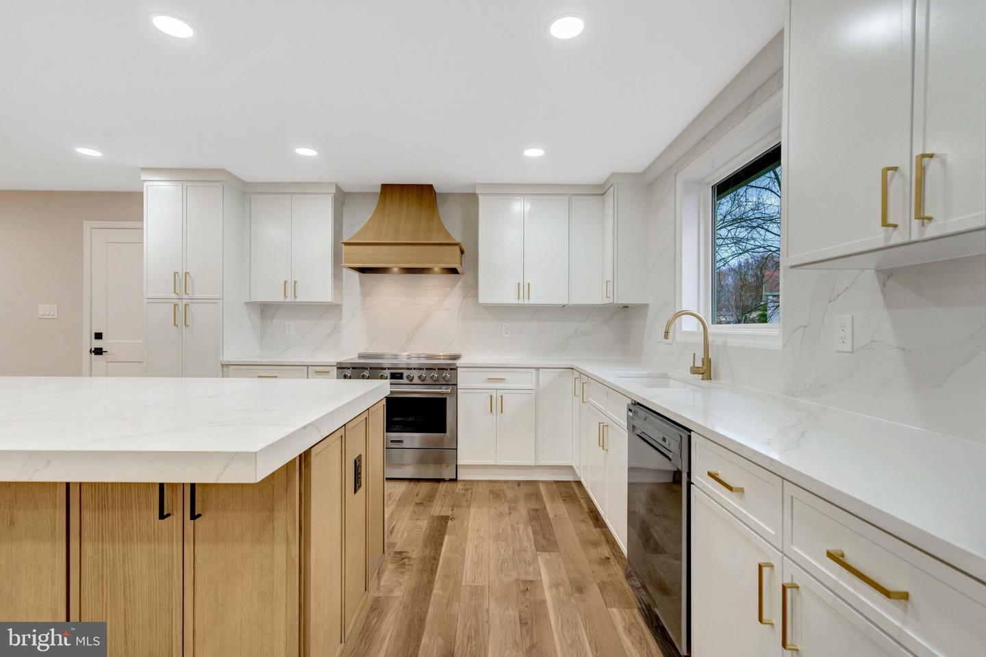 5203 MORNINGTON CT, FAIRFAX, Virginia 22032, 5 Bedrooms Bedrooms, 19 Rooms Rooms,5 BathroomsBathrooms,Residential,For sale,5203 MORNINGTON CT,VAFX2286062 MLS # VAFX2286062