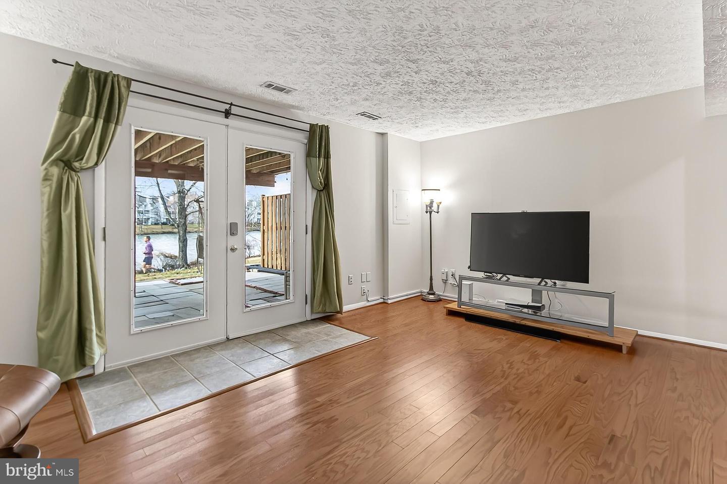 2938 BRIDGEHAMPTON CT, FALLS CHURCH, Virginia 22042, 3 Bedrooms Bedrooms, ,2 BathroomsBathrooms,Residential,For sale,2938 BRIDGEHAMPTON CT,VAFX2286166 MLS # VAFX2286166