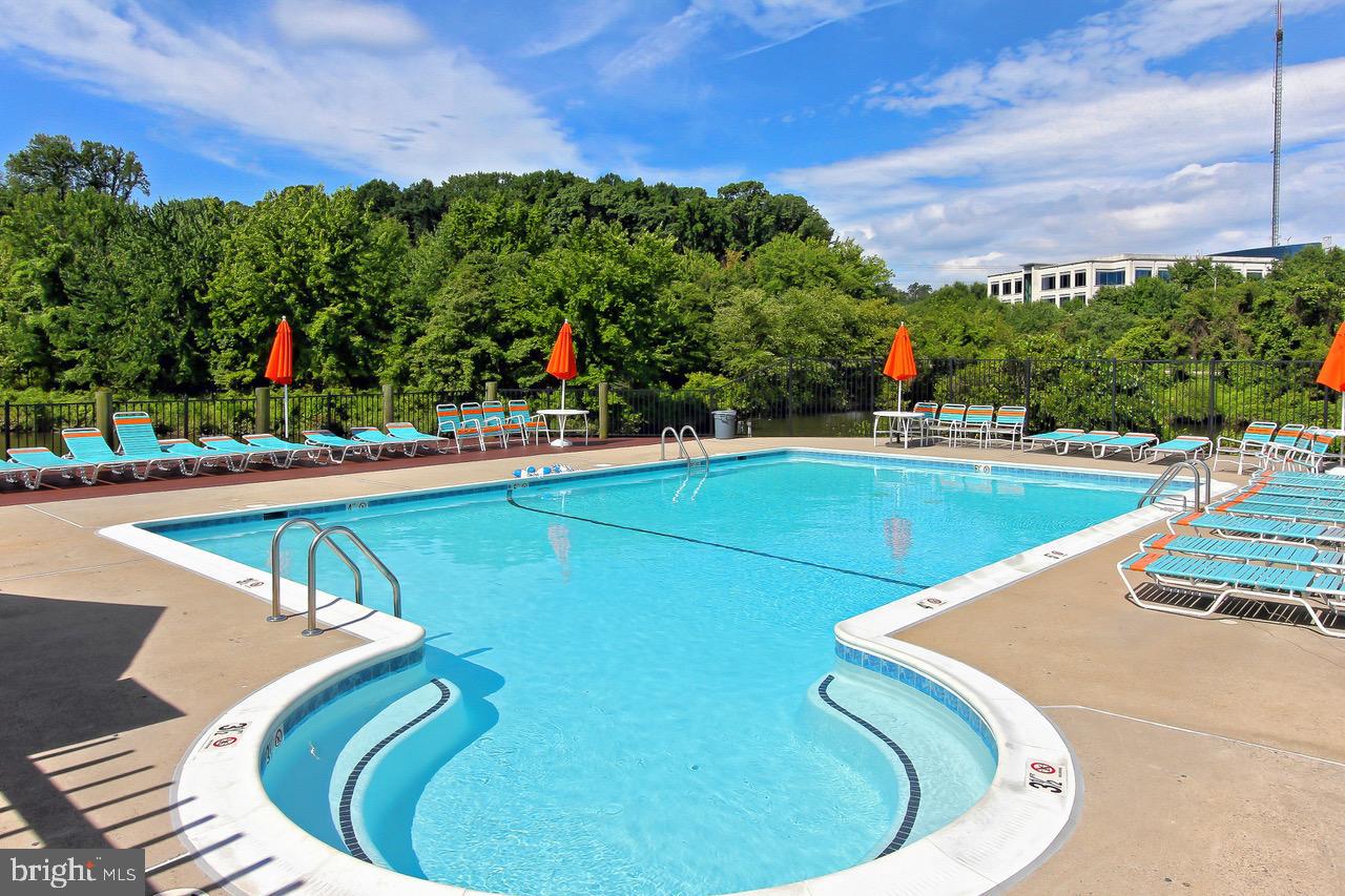 2938 BRIDGEHAMPTON CT, FALLS CHURCH, Virginia 22042, 3 Bedrooms Bedrooms, ,2 BathroomsBathrooms,Residential,For sale,2938 BRIDGEHAMPTON CT,VAFX2286166 MLS # VAFX2286166