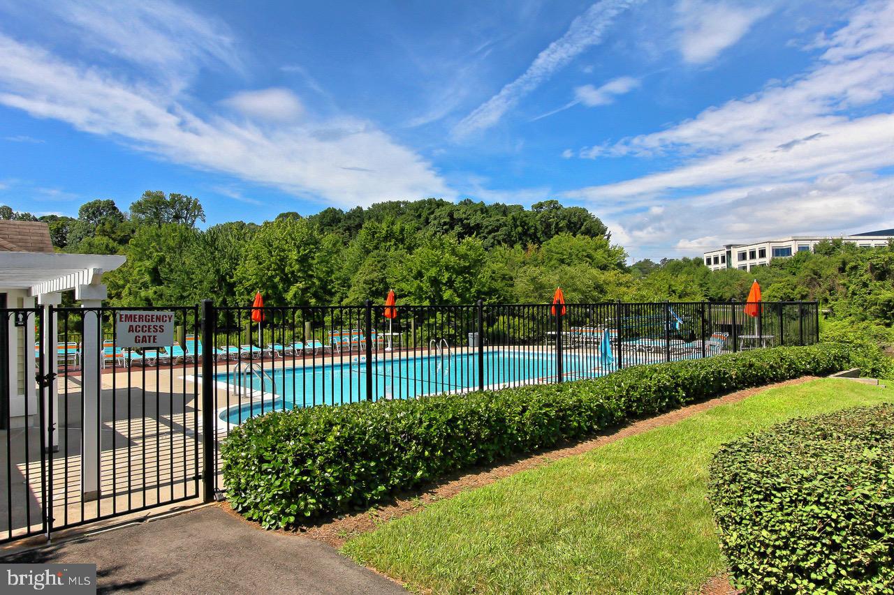 2938 BRIDGEHAMPTON CT, FALLS CHURCH, Virginia 22042, 3 Bedrooms Bedrooms, ,2 BathroomsBathrooms,Residential,For sale,2938 BRIDGEHAMPTON CT,VAFX2286166 MLS # VAFX2286166