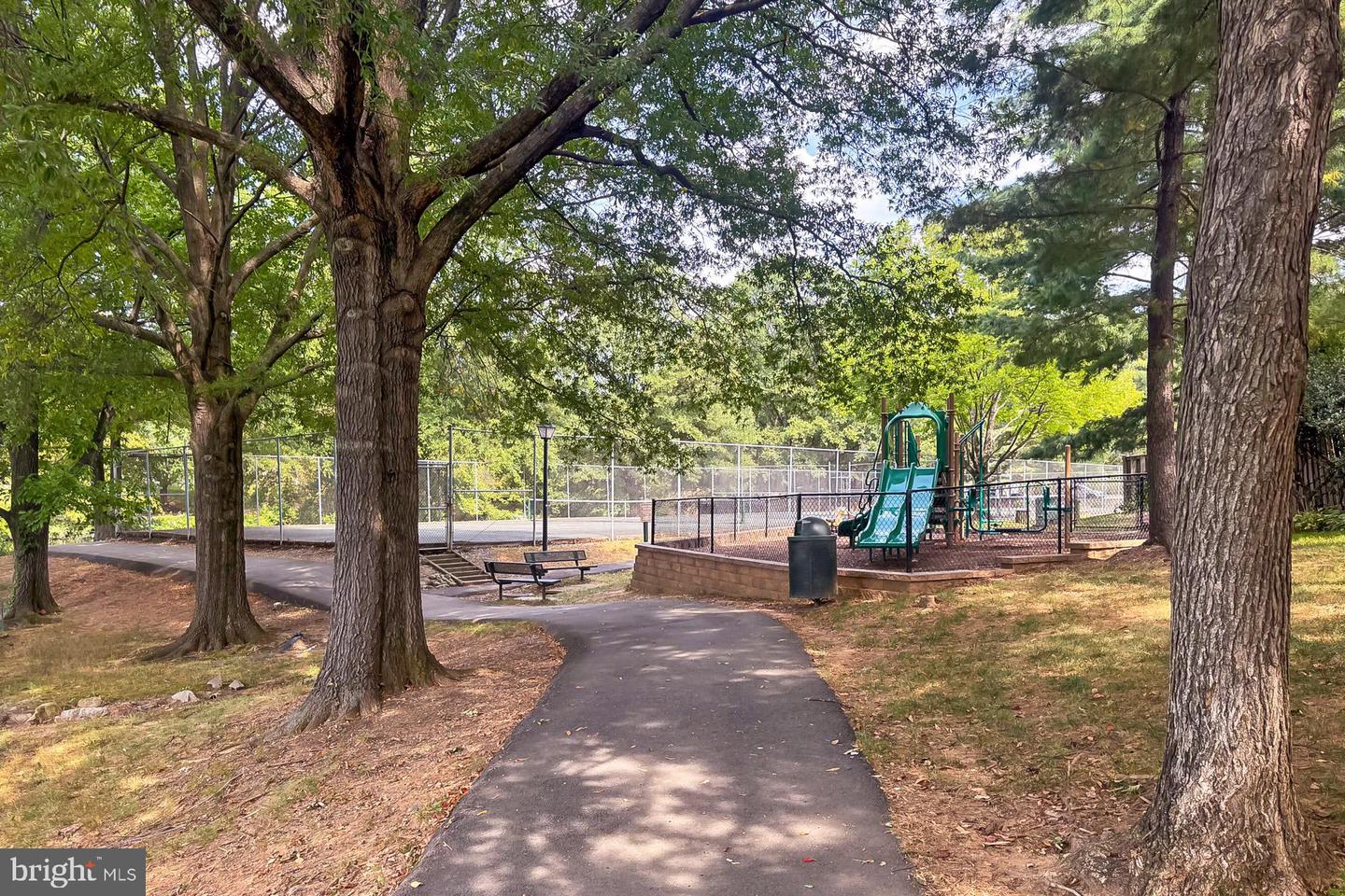 2938 BRIDGEHAMPTON CT, FALLS CHURCH, Virginia 22042, 3 Bedrooms Bedrooms, ,2 BathroomsBathrooms,Residential,For sale,2938 BRIDGEHAMPTON CT,VAFX2286166 MLS # VAFX2286166