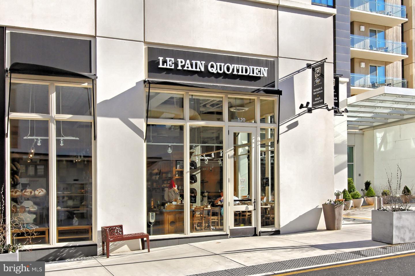 2938 BRIDGEHAMPTON CT, FALLS CHURCH, Virginia 22042, 3 Bedrooms Bedrooms, ,2 BathroomsBathrooms,Residential,For sale,2938 BRIDGEHAMPTON CT,VAFX2286166 MLS # VAFX2286166