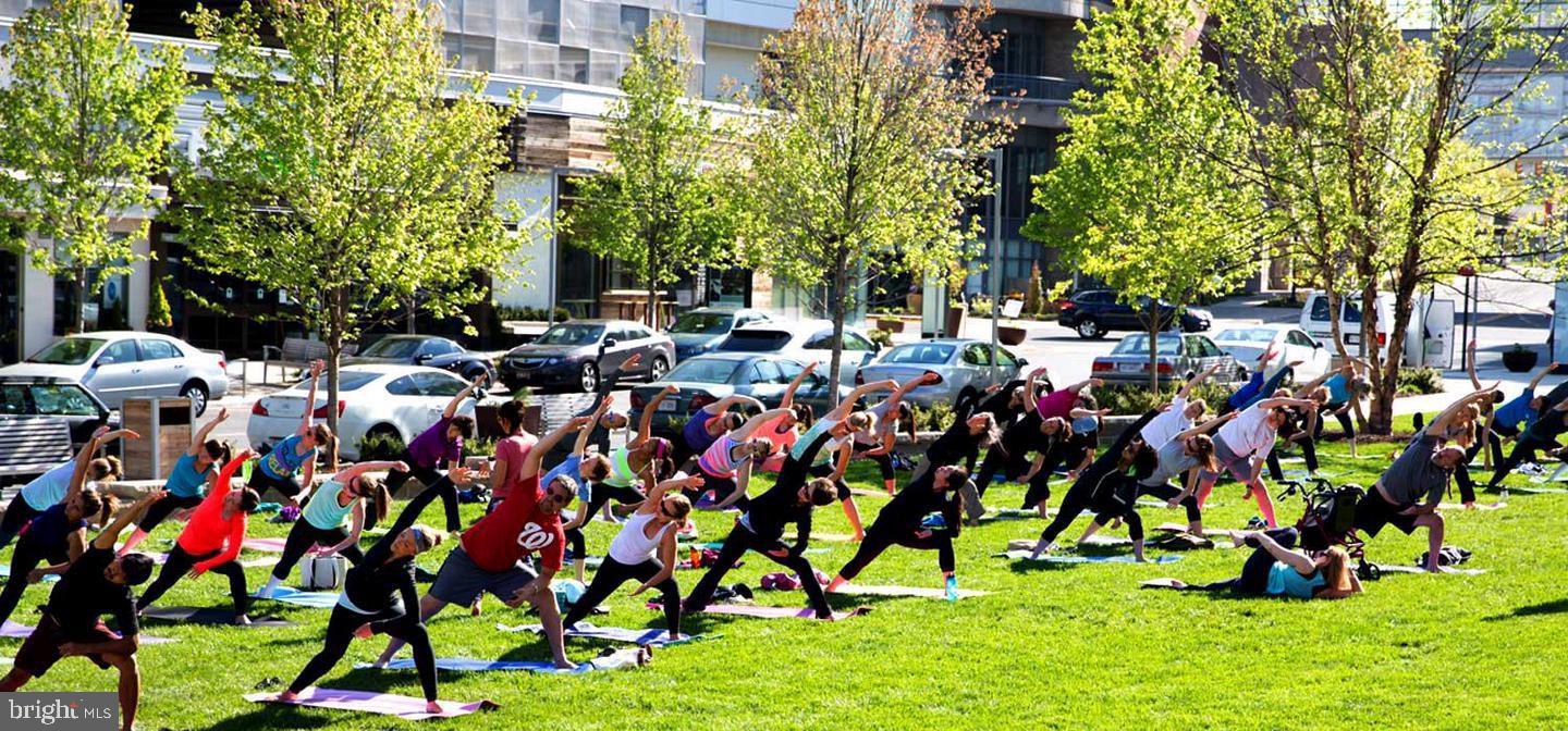 2938 BRIDGEHAMPTON CT, FALLS CHURCH, Virginia 22042, 3 Bedrooms Bedrooms, ,2 BathroomsBathrooms,Residential,For sale,2938 BRIDGEHAMPTON CT,VAFX2286166 MLS # VAFX2286166