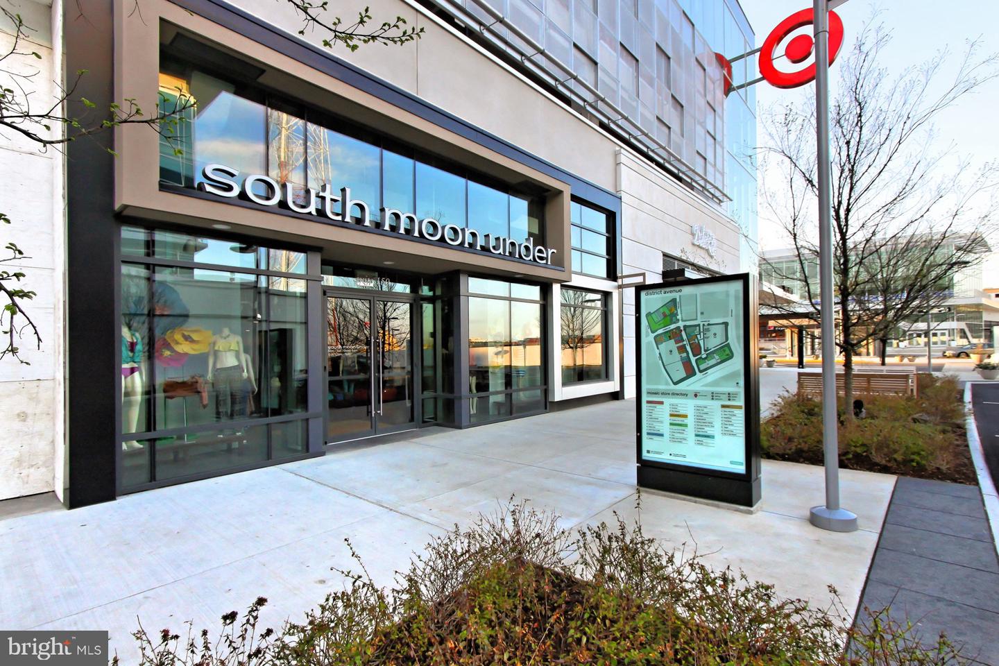 2938 BRIDGEHAMPTON CT, FALLS CHURCH, Virginia 22042, 3 Bedrooms Bedrooms, ,2 BathroomsBathrooms,Residential,For sale,2938 BRIDGEHAMPTON CT,VAFX2286166 MLS # VAFX2286166