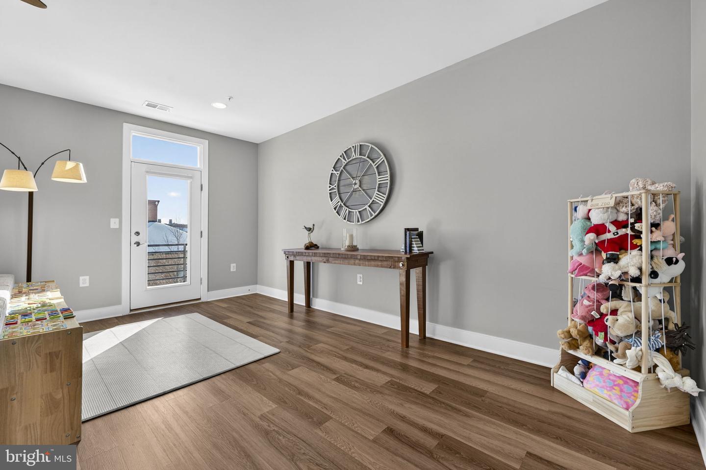 1912 POTOMAC AVE #102, ALEXANDRIA, Virginia 22301, 3 Bedrooms Bedrooms, 11 Rooms Rooms,2 BathroomsBathrooms,Residential,For sale,1912 POTOMAC AVE #102,VAAX2053282 MLS # VAAX2053282