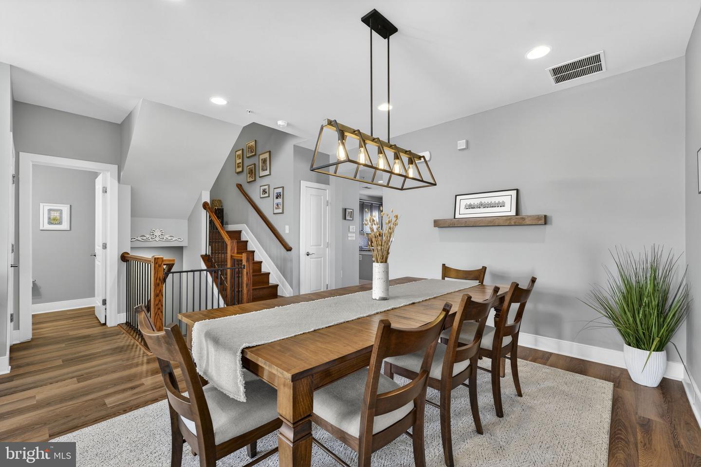 1912 POTOMAC AVE #102, ALEXANDRIA, Virginia 22301, 3 Bedrooms Bedrooms, 11 Rooms Rooms,2 BathroomsBathrooms,Residential,For sale,1912 POTOMAC AVE #102,VAAX2053282 MLS # VAAX2053282