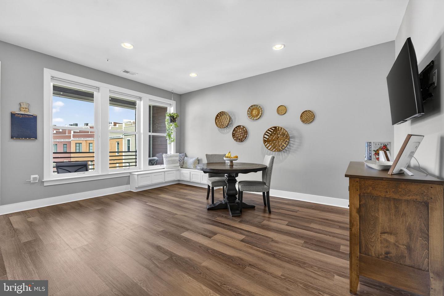 1912 POTOMAC AVE #102, ALEXANDRIA, Virginia 22301, 3 Bedrooms Bedrooms, 11 Rooms Rooms,2 BathroomsBathrooms,Residential,For sale,1912 POTOMAC AVE #102,VAAX2053282 MLS # VAAX2053282