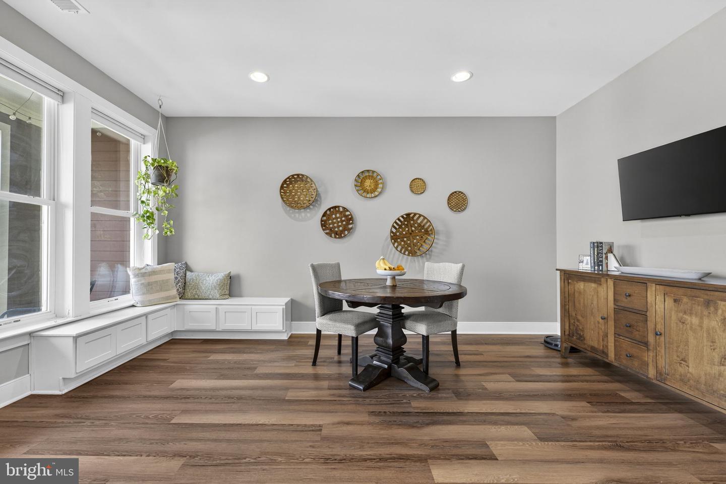 1912 POTOMAC AVE #102, ALEXANDRIA, Virginia 22301, 3 Bedrooms Bedrooms, 11 Rooms Rooms,2 BathroomsBathrooms,Residential,For sale,1912 POTOMAC AVE #102,VAAX2053282 MLS # VAAX2053282