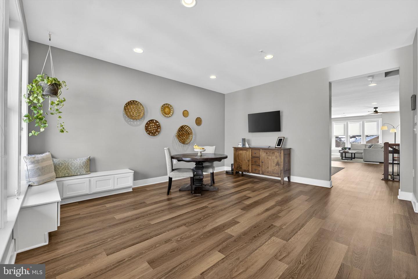 1912 POTOMAC AVE #102, ALEXANDRIA, Virginia 22301, 3 Bedrooms Bedrooms, 11 Rooms Rooms,2 BathroomsBathrooms,Residential,For sale,1912 POTOMAC AVE #102,VAAX2053282 MLS # VAAX2053282