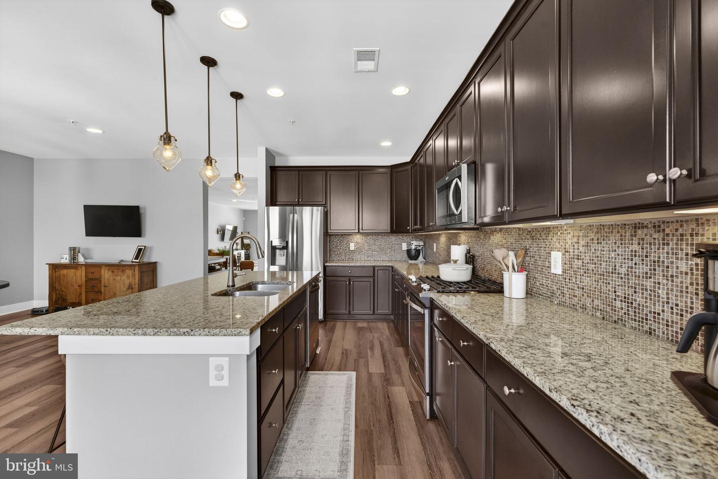 1912 POTOMAC AVE #102, ALEXANDRIA, Virginia 22301, 3 Bedrooms Bedrooms, 11 Rooms Rooms,2 BathroomsBathrooms,Residential,For sale,1912 POTOMAC AVE #102,VAAX2053282 MLS # VAAX2053282