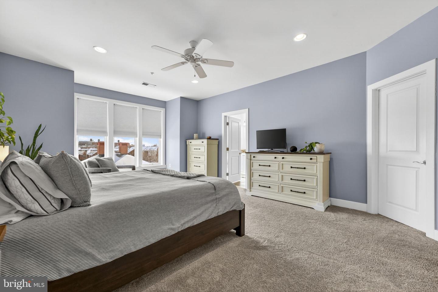 1912 POTOMAC AVE #102, ALEXANDRIA, Virginia 22301, 3 Bedrooms Bedrooms, 11 Rooms Rooms,2 BathroomsBathrooms,Residential,For sale,1912 POTOMAC AVE #102,VAAX2053282 MLS # VAAX2053282