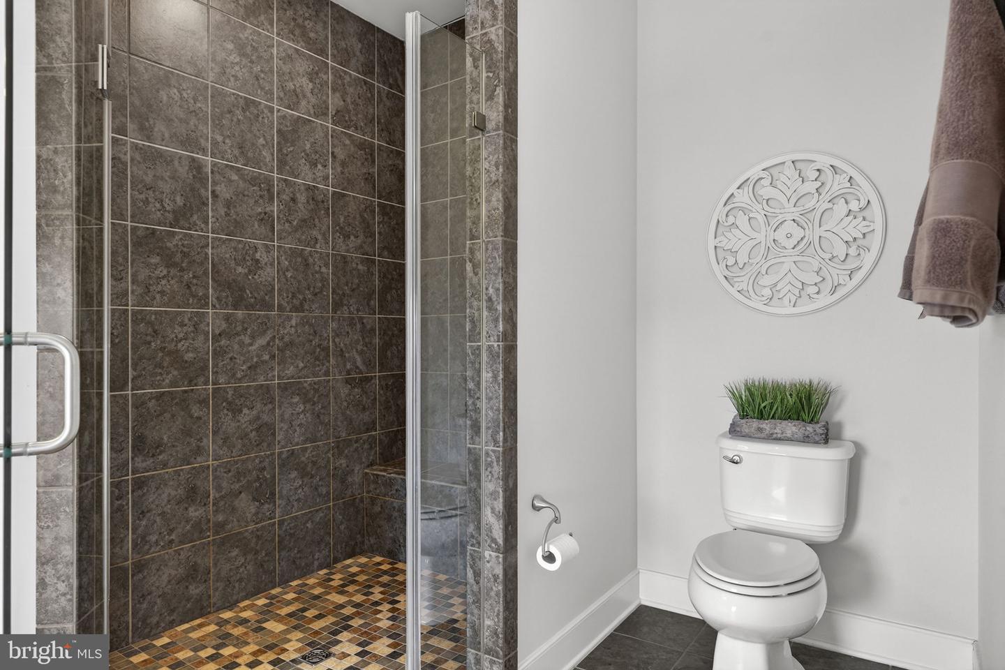 1912 POTOMAC AVE #102, ALEXANDRIA, Virginia 22301, 3 Bedrooms Bedrooms, 11 Rooms Rooms,2 BathroomsBathrooms,Residential,For sale,1912 POTOMAC AVE #102,VAAX2053282 MLS # VAAX2053282