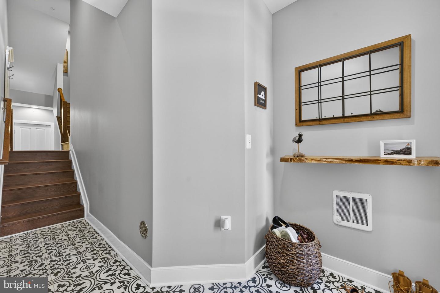 1912 POTOMAC AVE #102, ALEXANDRIA, Virginia 22301, 3 Bedrooms Bedrooms, 11 Rooms Rooms,2 BathroomsBathrooms,Residential,For sale,1912 POTOMAC AVE #102,VAAX2053282 MLS # VAAX2053282