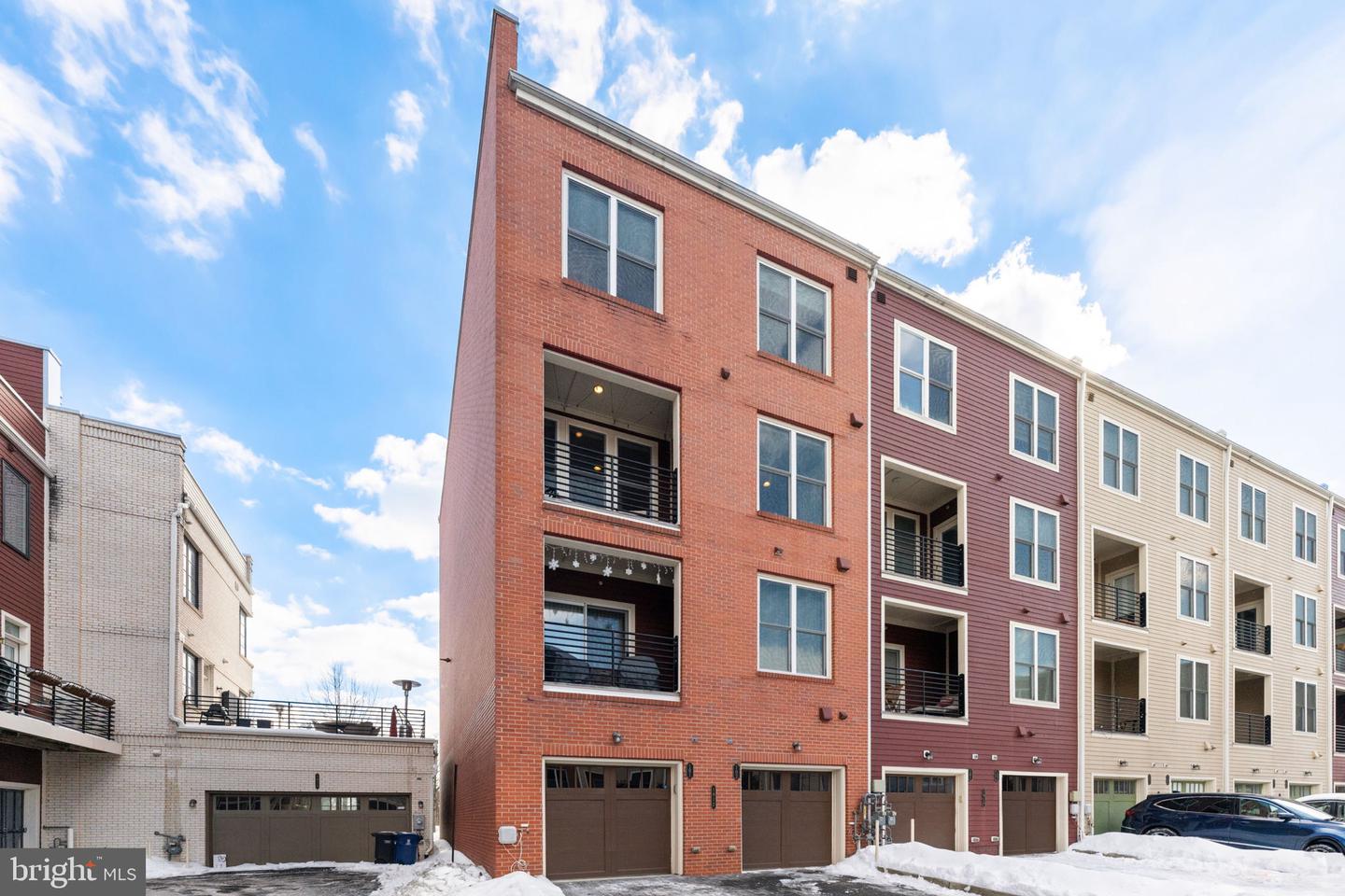 1912 POTOMAC AVE #102, ALEXANDRIA, Virginia 22301, 3 Bedrooms Bedrooms, 11 Rooms Rooms,2 BathroomsBathrooms,Residential,For sale,1912 POTOMAC AVE #102,VAAX2053282 MLS # VAAX2053282