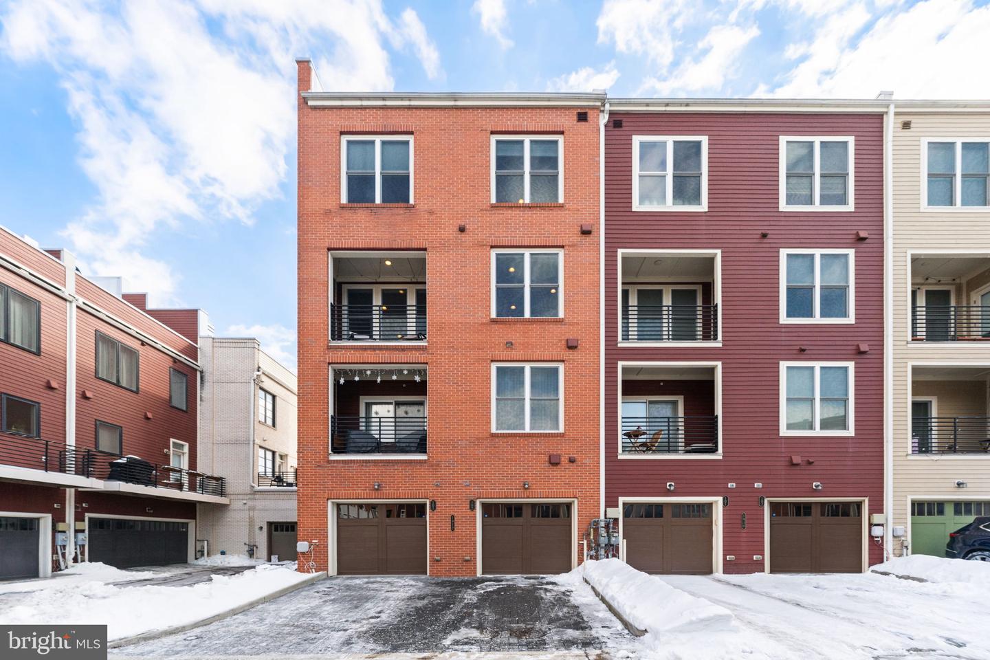 1912 POTOMAC AVE #102, ALEXANDRIA, Virginia 22301, 3 Bedrooms Bedrooms, 11 Rooms Rooms,2 BathroomsBathrooms,Residential,For sale,1912 POTOMAC AVE #102,VAAX2053282 MLS # VAAX2053282