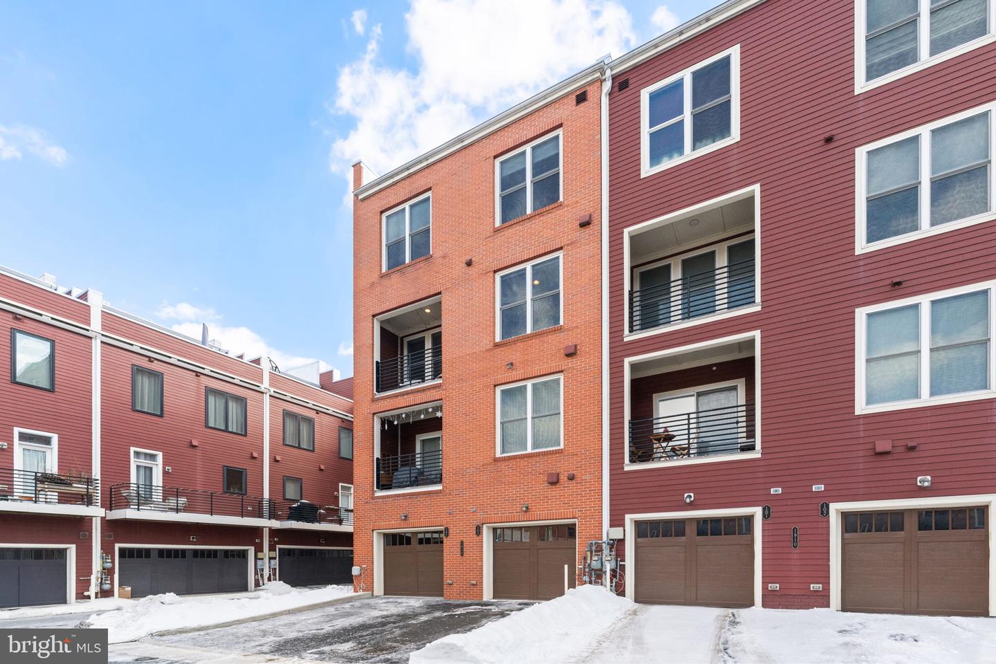 1912 POTOMAC AVE #102, ALEXANDRIA, Virginia 22301, 3 Bedrooms Bedrooms, 11 Rooms Rooms,2 BathroomsBathrooms,Residential,For sale,1912 POTOMAC AVE #102,VAAX2053282 MLS # VAAX2053282