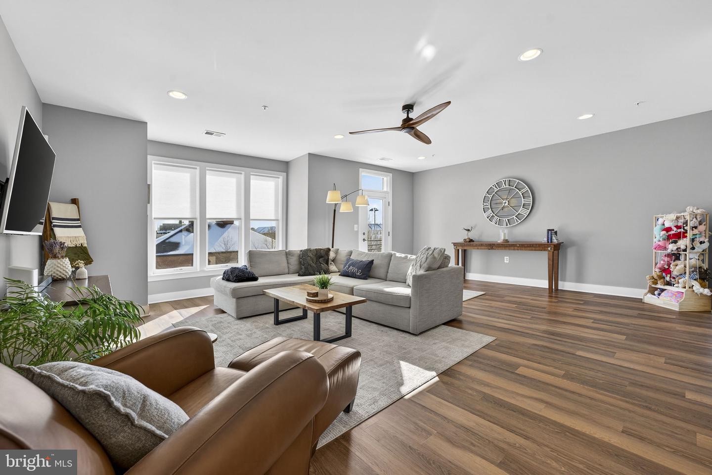 1912 POTOMAC AVE #102, ALEXANDRIA, Virginia 22301, 3 Bedrooms Bedrooms, 11 Rooms Rooms,2 BathroomsBathrooms,Residential,For sale,1912 POTOMAC AVE #102,VAAX2053282 MLS # VAAX2053282