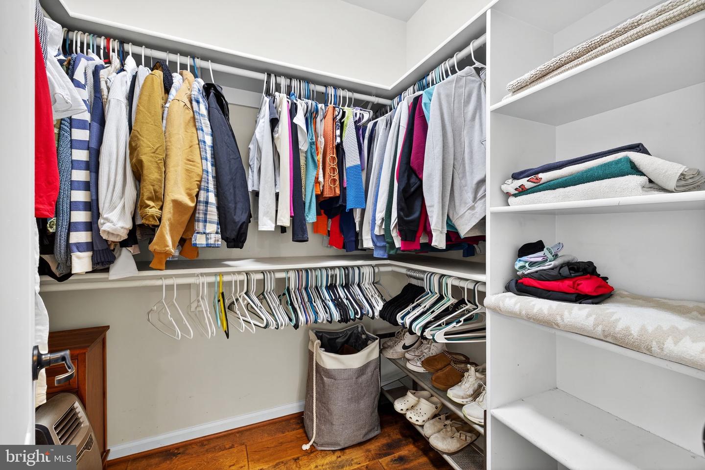 22011 BEAVERDAM DR, ASHBURN, Virginia 20148, 5 Bedrooms Bedrooms, 24 Rooms Rooms,5 BathroomsBathrooms,Residential,For sale,22011 BEAVERDAM DR,VALO2114196 MLS # VALO2114196