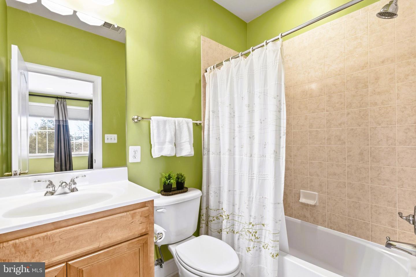 19606 BELLINGHAM LN, LEESBURG, Virginia 20175, 4 Bedrooms Bedrooms, ,5 BathroomsBathrooms,Residential,For sale,19606 BELLINGHAM LN,VALO2114236 MLS # VALO2114236