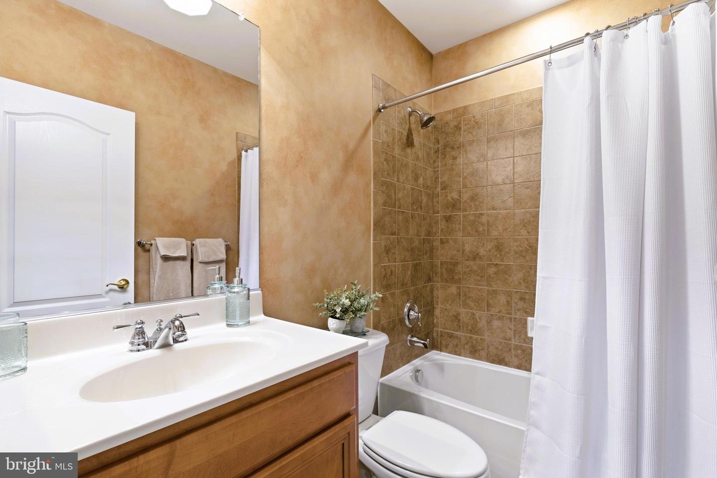 19606 BELLINGHAM LN, LEESBURG, Virginia 20175, 4 Bedrooms Bedrooms, ,5 BathroomsBathrooms,Residential,For sale,19606 BELLINGHAM LN,VALO2114236 MLS # VALO2114236