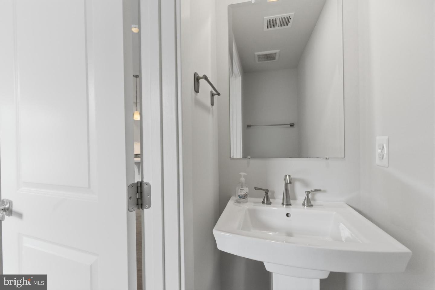 12921 SUNRISE RIDGE ALY #69, HERNDON, Virginia 20171, 3 Bedrooms Bedrooms, ,2 BathroomsBathrooms,Residential,For sale,12921 SUNRISE RIDGE ALY #69,VAFX2286630 MLS # VAFX2286630