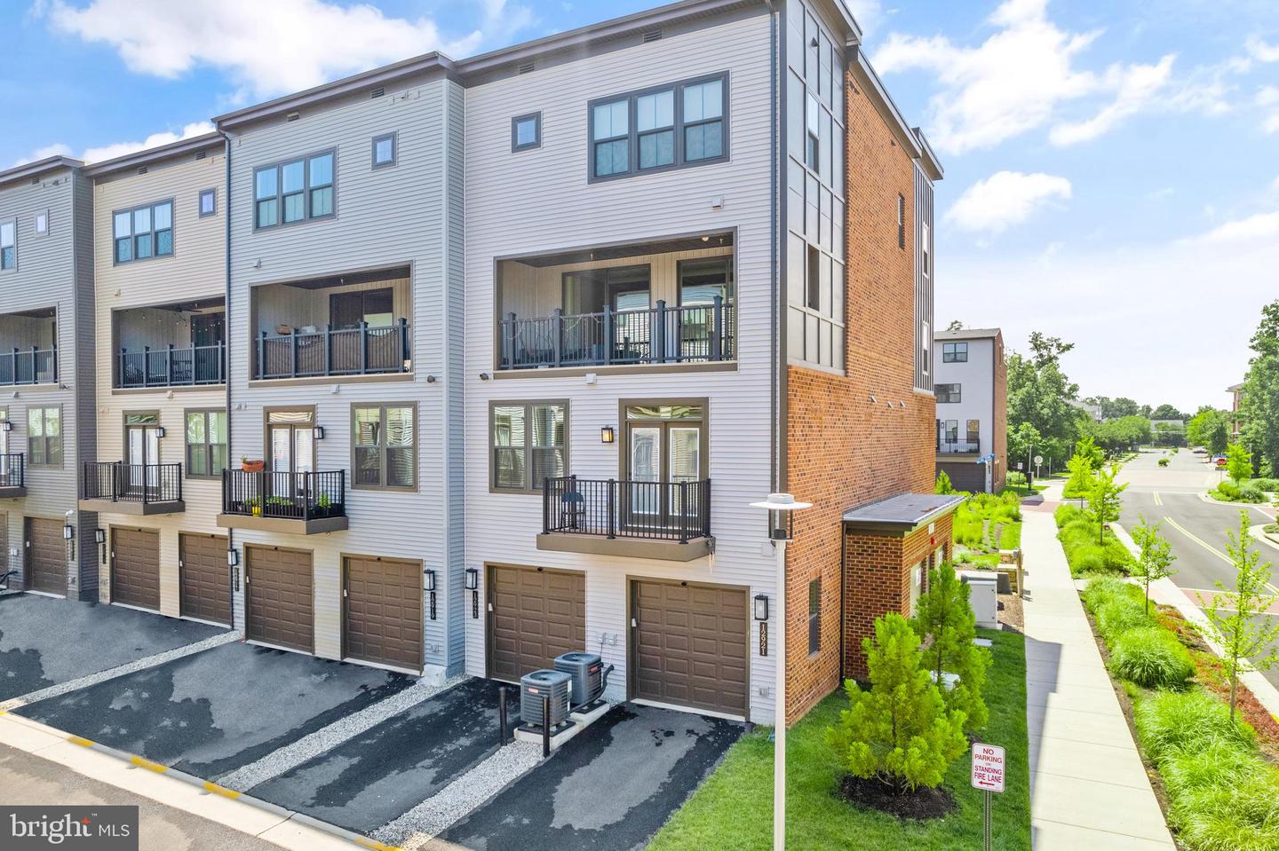 12921 SUNRISE RIDGE ALY #69, HERNDON, Virginia 20171, 3 Bedrooms Bedrooms, ,2 BathroomsBathrooms,Residential,For sale,12921 SUNRISE RIDGE ALY #69,VAFX2286630 MLS # VAFX2286630