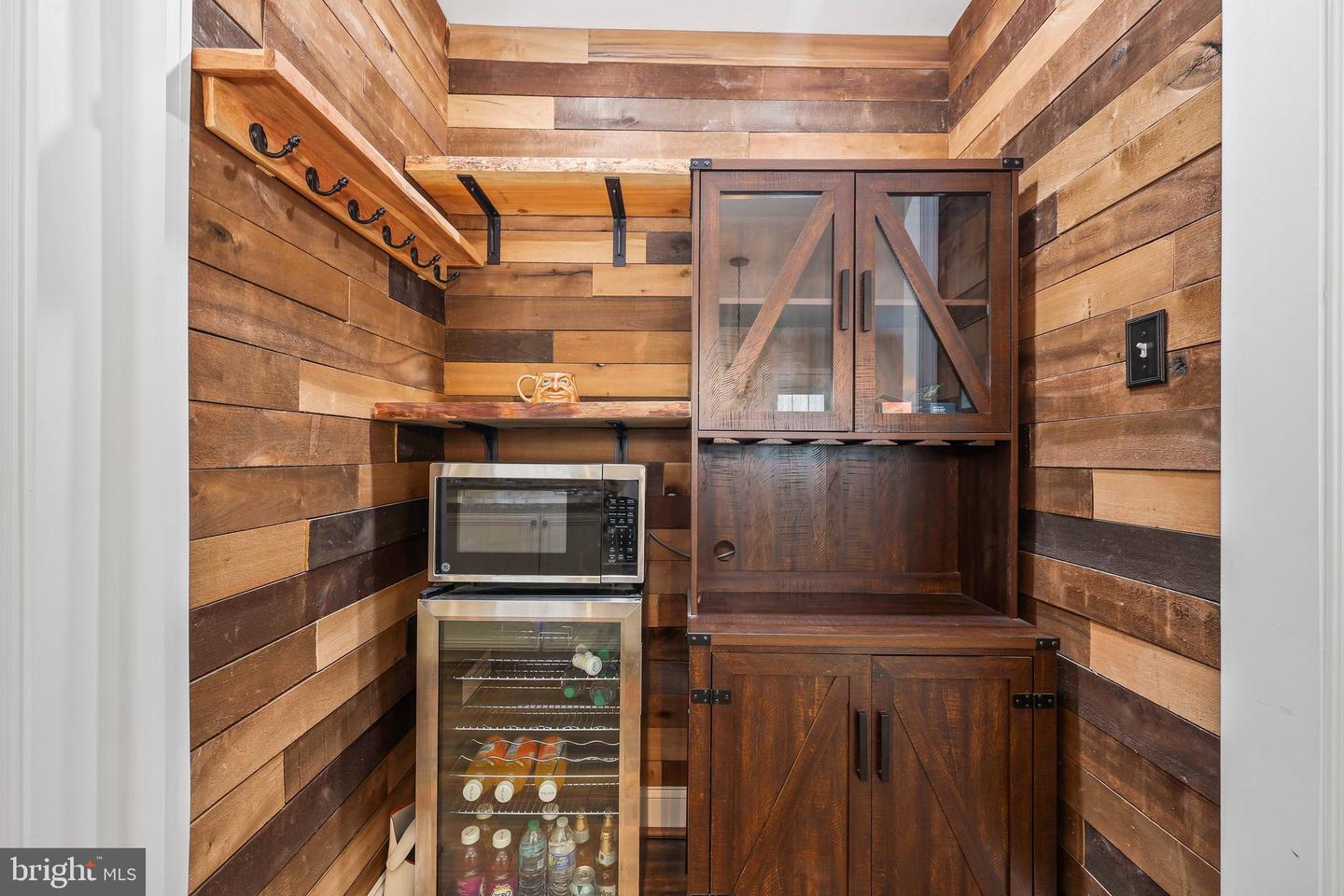 7326 STUART CIR, WARRENTON, Virginia 20187, 4 Bedrooms Bedrooms, ,3 BathroomsBathrooms,Residential,For sale,7326 STUART CIR,VAFQ2020182 MLS # VAFQ2020182