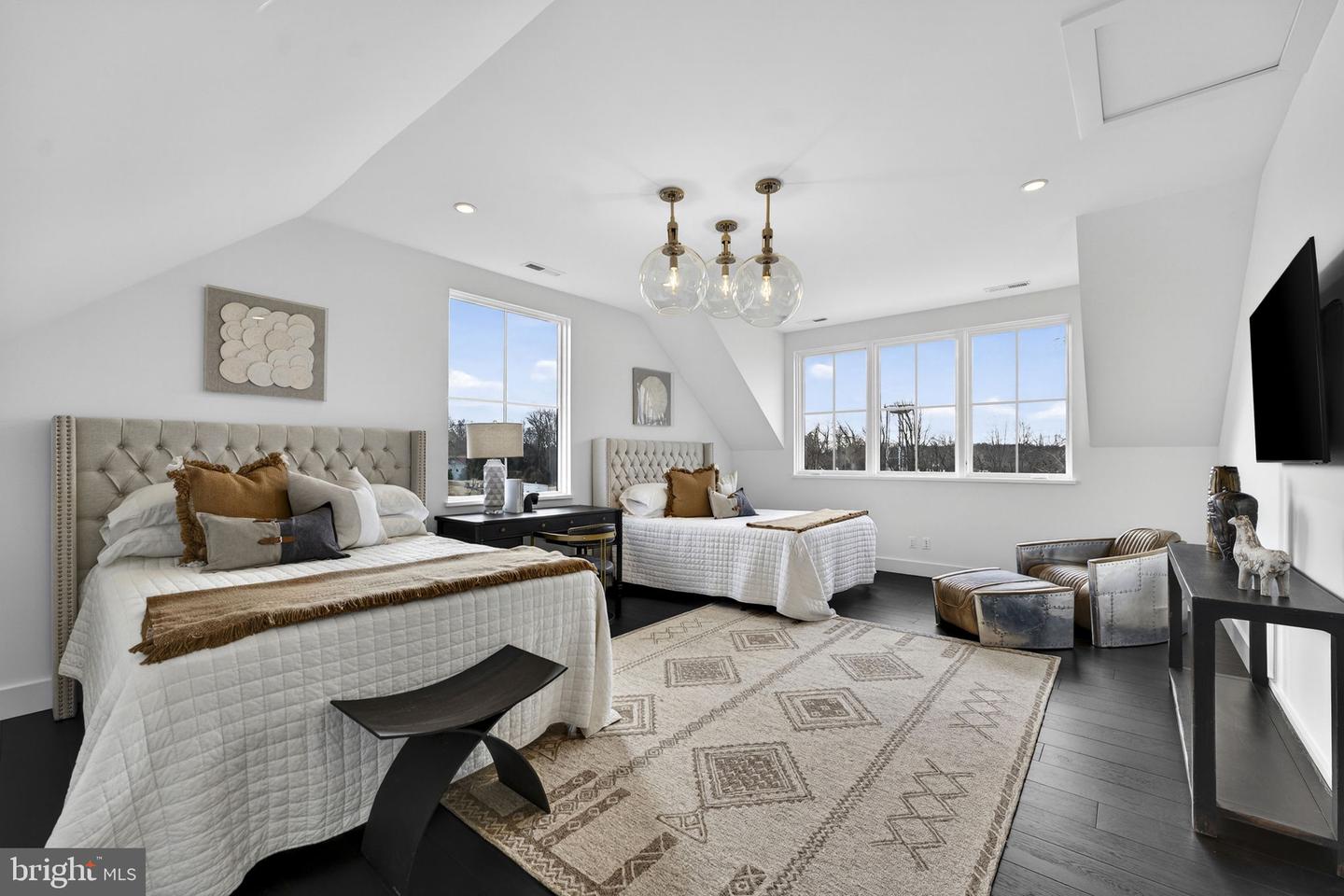 1 FOXTROT KNOLL LN, MIDDLEBURG, Virginia 20117, 4 Bedrooms Bedrooms, ,4 BathroomsBathrooms,Residential,For sale,1 FOXTROT KNOLL LN,VALO2114350 MLS # VALO2114350