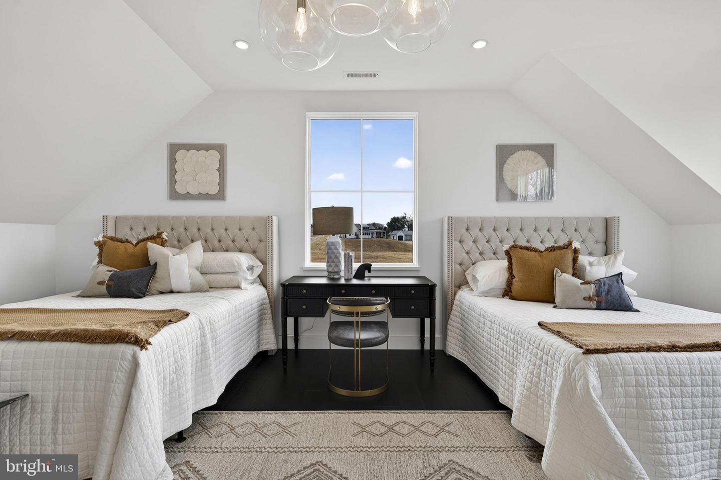 1 FOXTROT KNOLL LN, MIDDLEBURG, Virginia 20117, 4 Bedrooms Bedrooms, ,4 BathroomsBathrooms,Residential,For sale,1 FOXTROT KNOLL LN,VALO2114350 MLS # VALO2114350