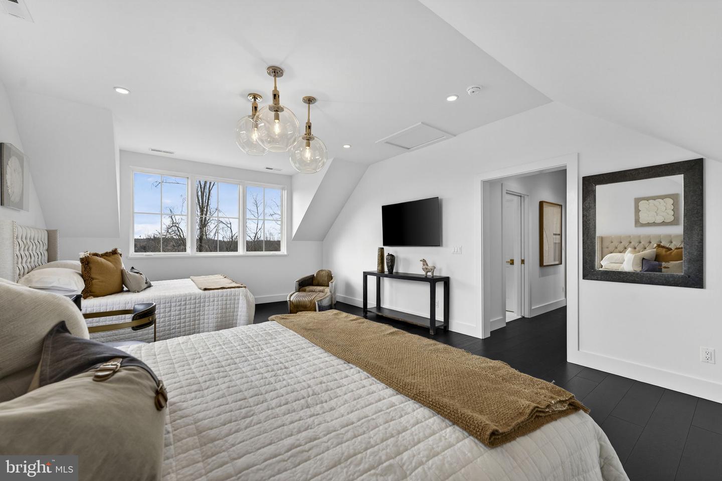 1 FOXTROT KNOLL LN, MIDDLEBURG, Virginia 20117, 4 Bedrooms Bedrooms, ,4 BathroomsBathrooms,Residential,For sale,1 FOXTROT KNOLL LN,VALO2114350 MLS # VALO2114350