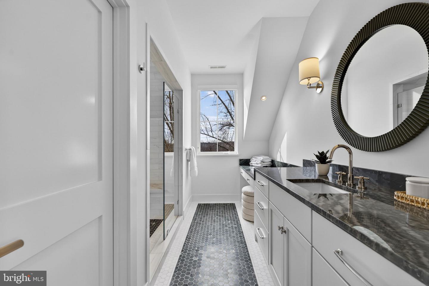 1 FOXTROT KNOLL LN, MIDDLEBURG, Virginia 20117, 4 Bedrooms Bedrooms, ,4 BathroomsBathrooms,Residential,For sale,1 FOXTROT KNOLL LN,VALO2114350 MLS # VALO2114350