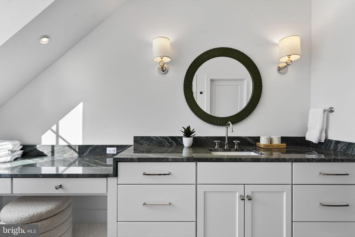 1 FOXTROT KNOLL LN, MIDDLEBURG, Virginia 20117, 4 Bedrooms Bedrooms, ,4 BathroomsBathrooms,Residential,For sale,1 FOXTROT KNOLL LN,VALO2114350 MLS # VALO2114350