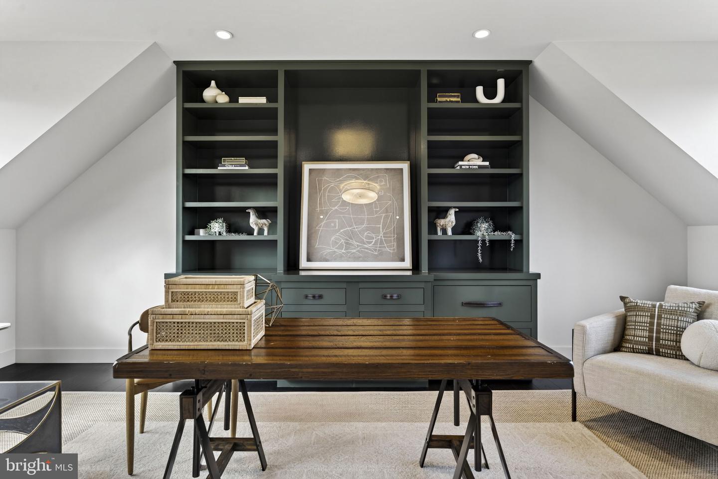 1 FOXTROT KNOLL LN, MIDDLEBURG, Virginia 20117, 4 Bedrooms Bedrooms, ,4 BathroomsBathrooms,Residential,For sale,1 FOXTROT KNOLL LN,VALO2114350 MLS # VALO2114350