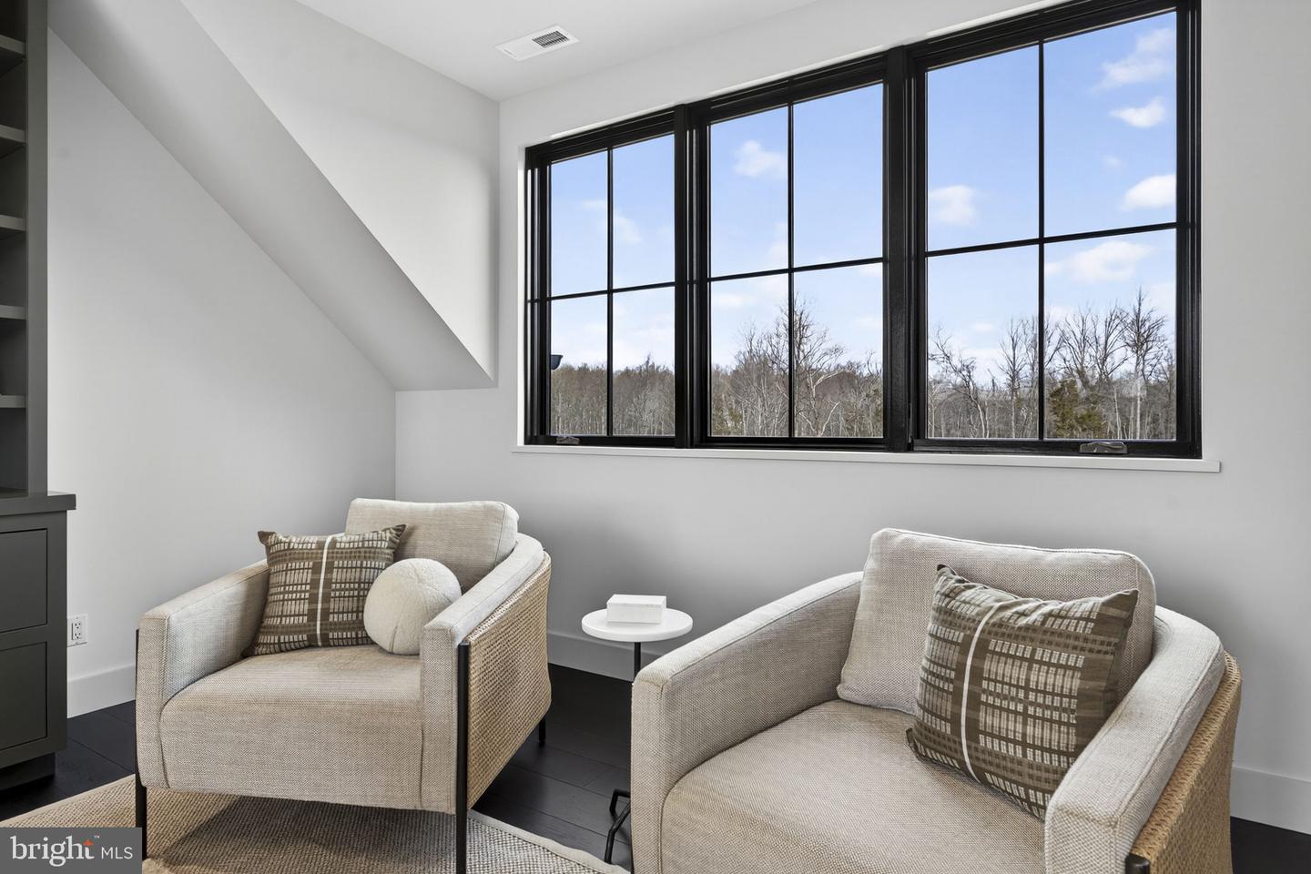 1 FOXTROT KNOLL LN, MIDDLEBURG, Virginia 20117, 4 Bedrooms Bedrooms, ,4 BathroomsBathrooms,Residential,For sale,1 FOXTROT KNOLL LN,VALO2114350 MLS # VALO2114350