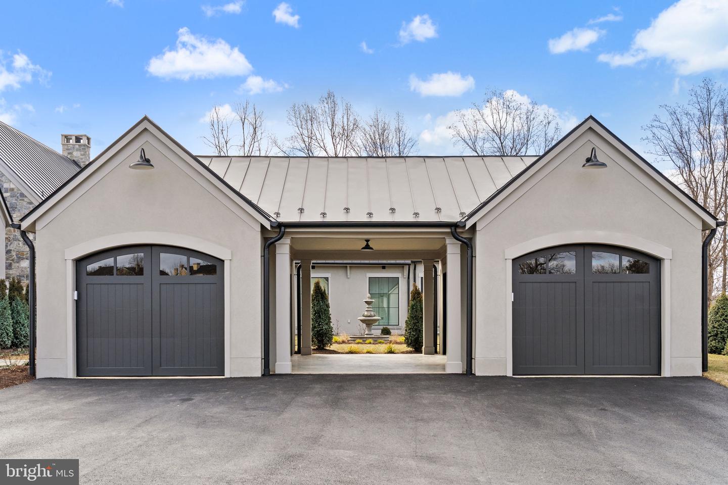 1 FOXTROT KNOLL LN, MIDDLEBURG, Virginia 20117, 4 Bedrooms Bedrooms, ,4 BathroomsBathrooms,Residential,For sale,1 FOXTROT KNOLL LN,VALO2114350 MLS # VALO2114350