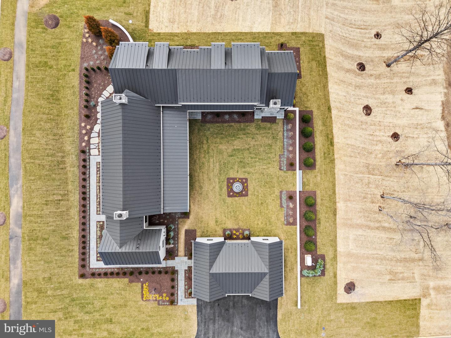 1 FOXTROT KNOLL LN, MIDDLEBURG, Virginia 20117, 4 Bedrooms Bedrooms, ,4 BathroomsBathrooms,Residential,For sale,1 FOXTROT KNOLL LN,VALO2114350 MLS # VALO2114350