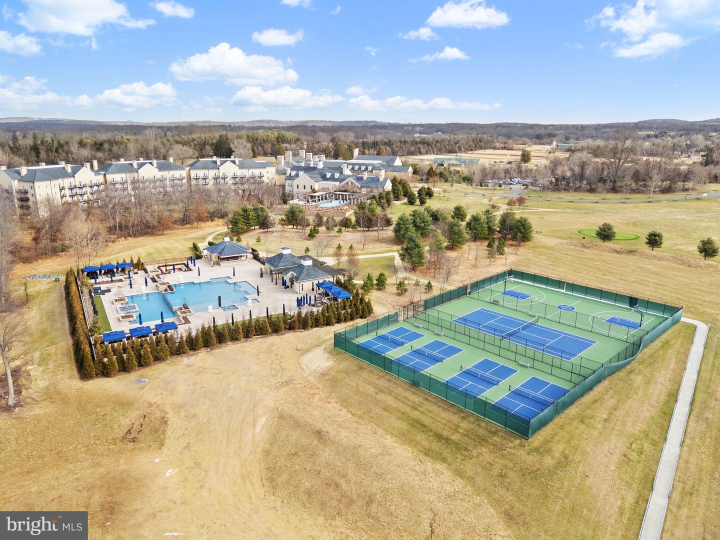 1 FOXTROT KNOLL LN, MIDDLEBURG, Virginia 20117, 4 Bedrooms Bedrooms, ,4 BathroomsBathrooms,Residential,For sale,1 FOXTROT KNOLL LN,VALO2114350 MLS # VALO2114350