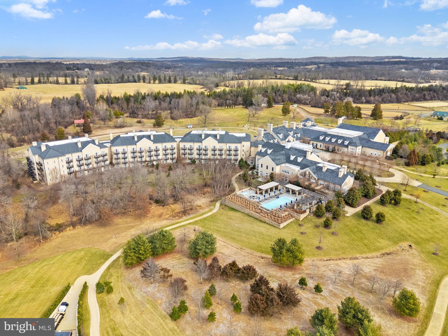 1 FOXTROT KNOLL LN, MIDDLEBURG, Virginia 20117, 4 Bedrooms Bedrooms, ,4 BathroomsBathrooms,Residential,For sale,1 FOXTROT KNOLL LN,VALO2114350 MLS # VALO2114350