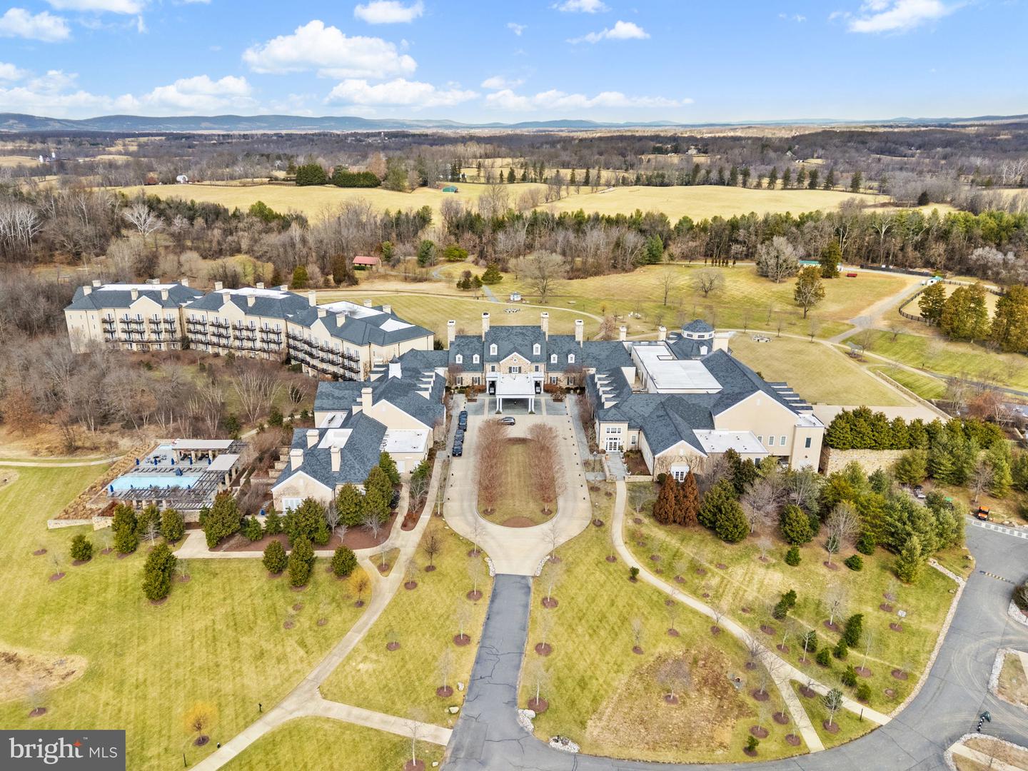 1 FOXTROT KNOLL LN, MIDDLEBURG, Virginia 20117, 4 Bedrooms Bedrooms, ,4 BathroomsBathrooms,Residential,For sale,1 FOXTROT KNOLL LN,VALO2114350 MLS # VALO2114350