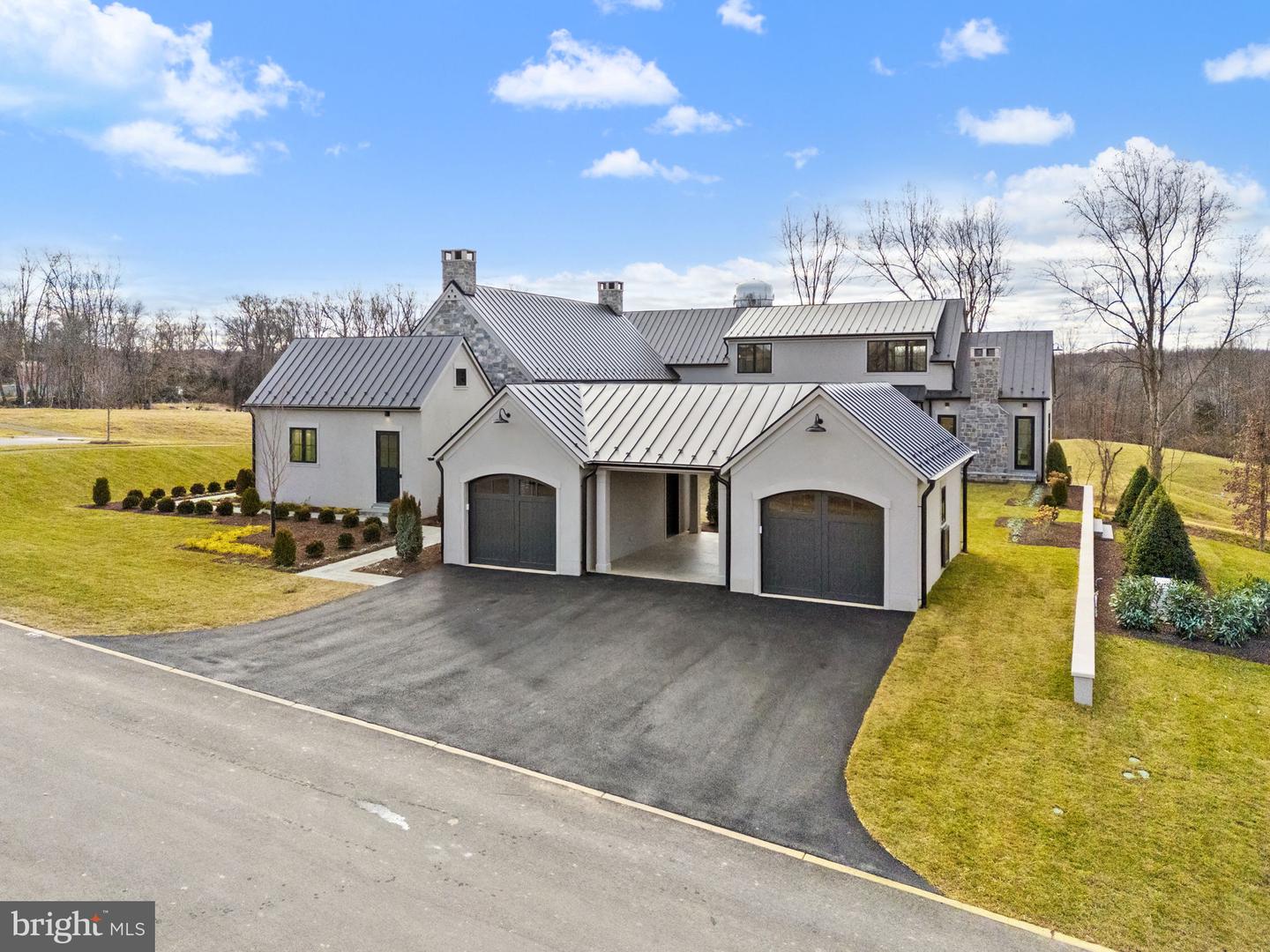 1 FOXTROT KNOLL LN, MIDDLEBURG, Virginia 20117, 4 Bedrooms Bedrooms, ,4 BathroomsBathrooms,Residential,For sale,1 FOXTROT KNOLL LN,VALO2114350 MLS # VALO2114350