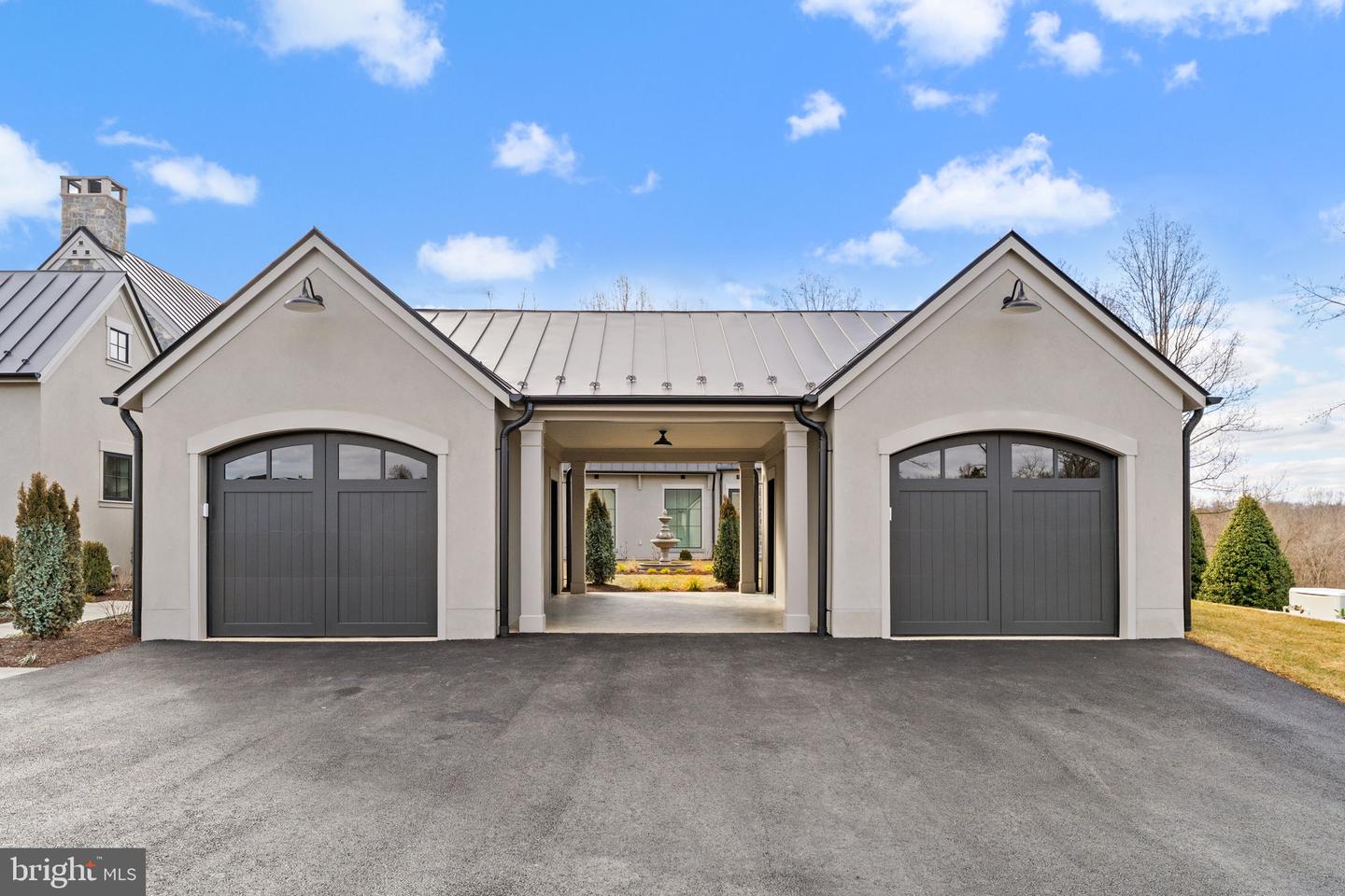 1 FOXTROT KNOLL LN, MIDDLEBURG, Virginia 20117, 4 Bedrooms Bedrooms, ,4 BathroomsBathrooms,Residential,For sale,1 FOXTROT KNOLL LN,VALO2114350 MLS # VALO2114350