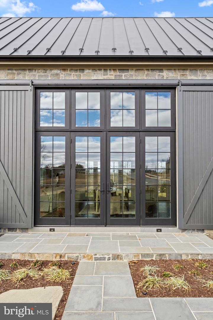 1 FOXTROT KNOLL LN, MIDDLEBURG, Virginia 20117, 4 Bedrooms Bedrooms, ,4 BathroomsBathrooms,Residential,For sale,1 FOXTROT KNOLL LN,VALO2114350 MLS # VALO2114350