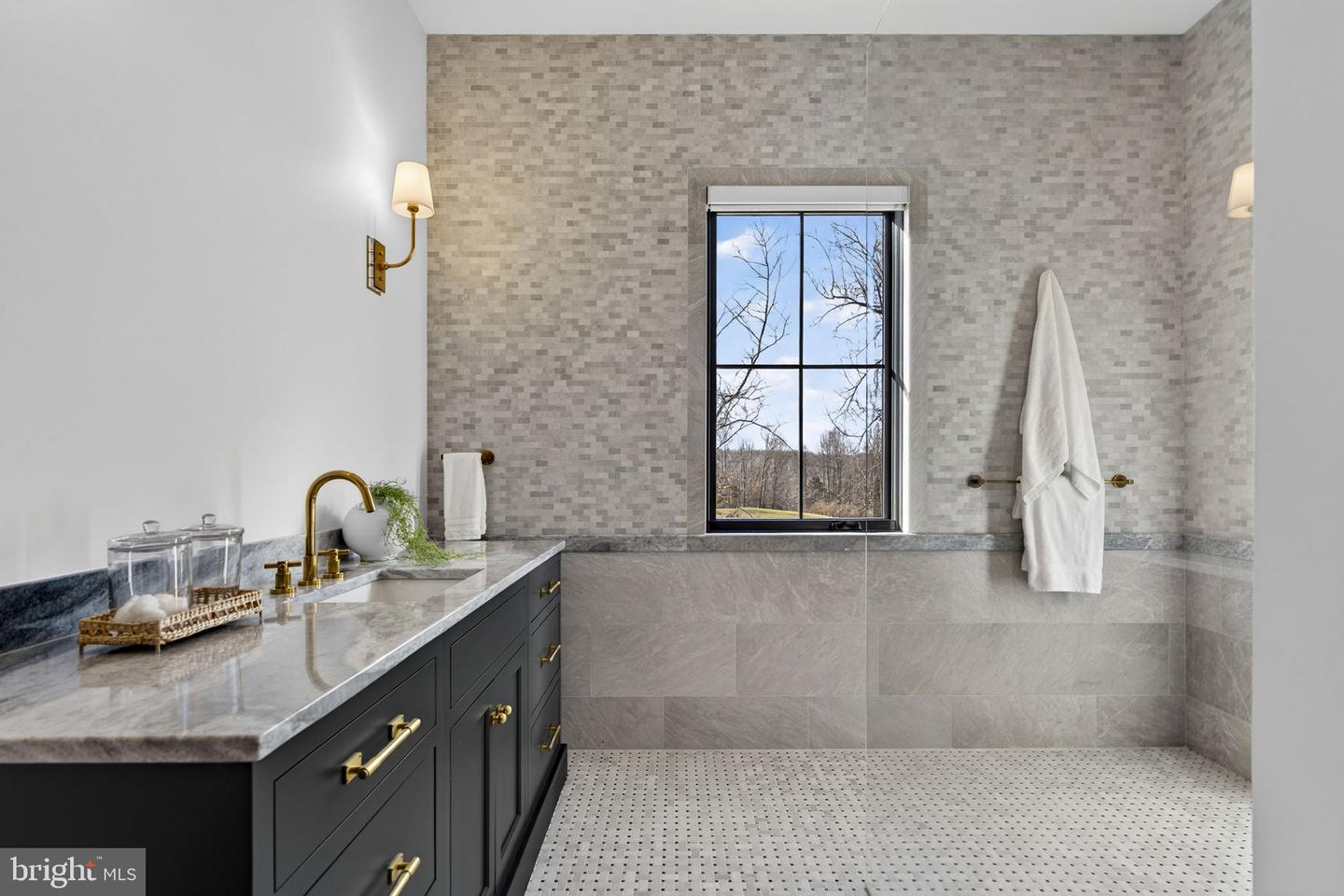 1 FOXTROT KNOLL LN, MIDDLEBURG, Virginia 20117, 4 Bedrooms Bedrooms, ,4 BathroomsBathrooms,Residential,For sale,1 FOXTROT KNOLL LN,VALO2114350 MLS # VALO2114350