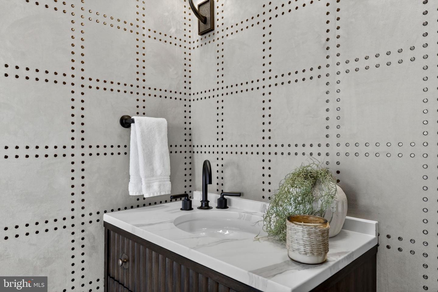 1 FOXTROT KNOLL LN, MIDDLEBURG, Virginia 20117, 4 Bedrooms Bedrooms, ,4 BathroomsBathrooms,Residential,For sale,1 FOXTROT KNOLL LN,VALO2114350 MLS # VALO2114350